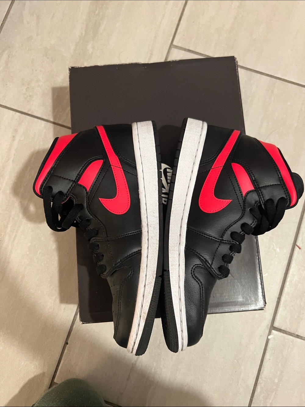 Nike Air Jordan 1 Mid “Black Gym Red” or Bred Mid Women’s 7.5 Perfect Condition - Picture 5 of 9